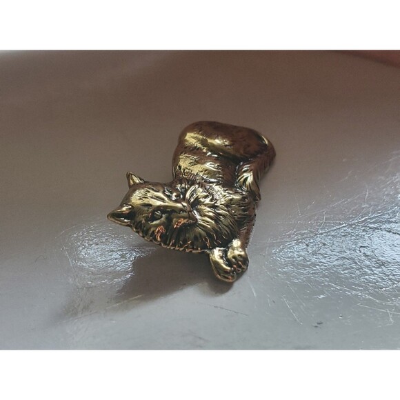 Vintage Gold Tone Kitty Cat Brooch Pin Laying Reclining Detailed 1" Unmarked EUC - Picture 4 of 11